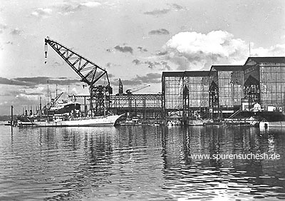 Werften, z.B. die Germaniawerft
                              ("Friedrich Krupp
                              Germaniawerft") 1930 ca. Bau von
                              Kriegsschiffen, das Geschäft mit dem
                              Tod...