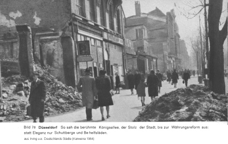 Bild 78: Düsseldorf, Königsallee, September
                        1942 bis 1948 z.T. in Ruinen