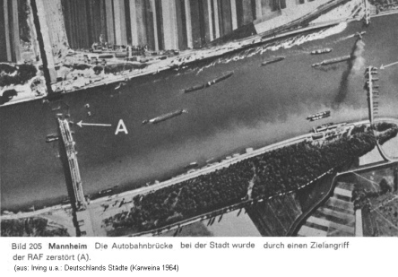 Mannheim, zerstörte Brücken, darunter die
                          Autobahnbrücke (A), 1945