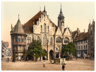 Rathaus mit Rolandsbrunnen um 1900