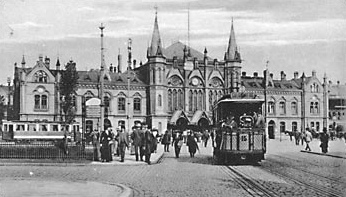Hildesheim, Hauptbahnhof mit Strassenbahn um
                    1910