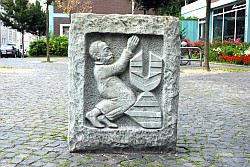 Nachbildung des
                      Sauteufelskreuz-Steins in Hildesheim