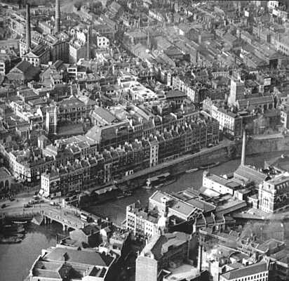 Stadtzentrum
                      "Bristol Brücke" ("Bristol
                      bridge") in den 1930er Jahren [35]