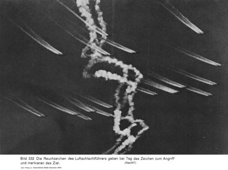 Bild 232: Rauchzeichen des
                      Luftschlachtführers