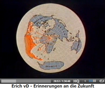 Das
                        verzerrte Sd-"Amerika" passt genau in
                        die Weltkarte fotografiert ber Kairo