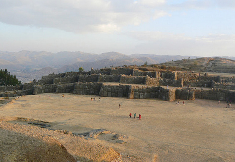 Der
                        Zeremonienplatz von Sacsayhuamn