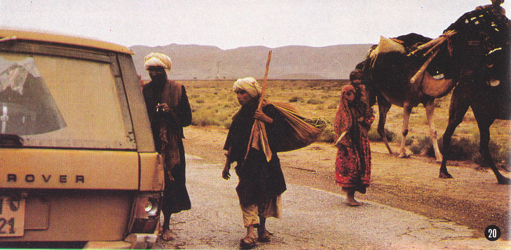 Pakistn, valle del ro Indus con
              camellos y comerciantes como parece