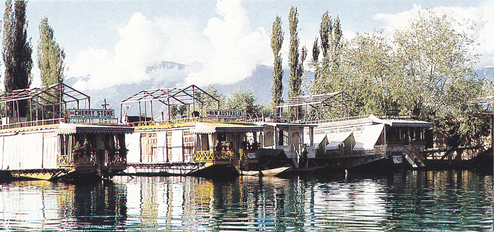 Srinagar, barcas vivienda en los
              canales