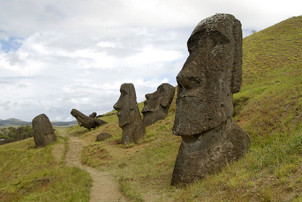 Estatuas con camino