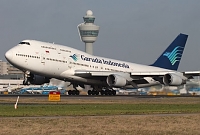 Avin de Garuda
                          Airlines (GA) con logotipo