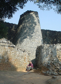 La torre del
              castillo Sirio: la torre no tiene entrada ni ventanas ni
              escalera