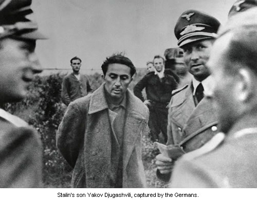 Jakob (Yakov)
                            Stalin, Sohn Stalins, in deutscher
                            Kriegsgefangenschaft in Dachau, 1943