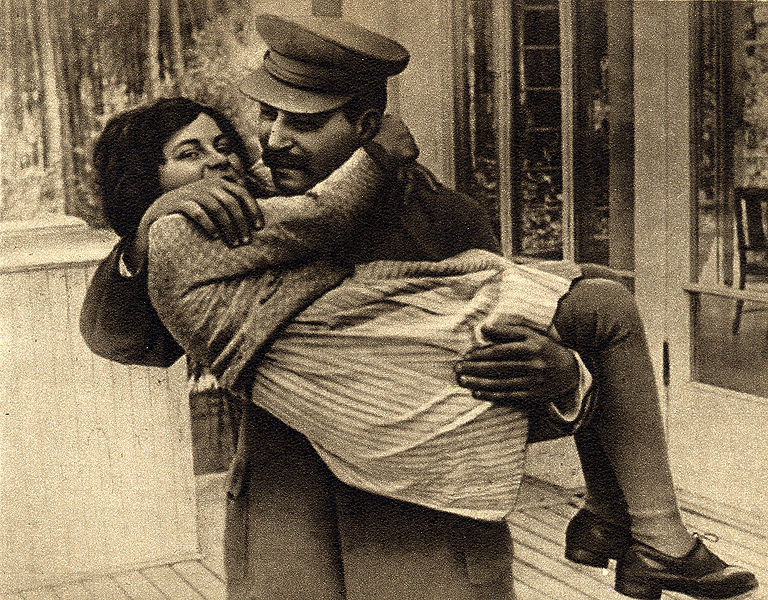 Stalin mit
                              Tochter Swetlana, 1935, Moskau - Foto:
                              Rotes Archiv, Prag