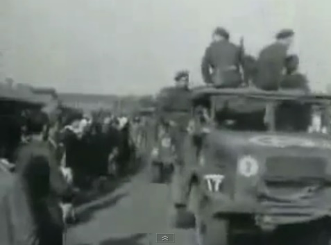 An
                  "American" lorry with a five pointed star on
                  the hood is coming with German prisoners of war (1min.
                  49sec.)