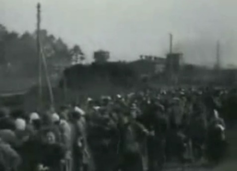 German prisoners of war making a queue (11min.
                    6sec.), many of them have white head bandages
                    because of head injuries