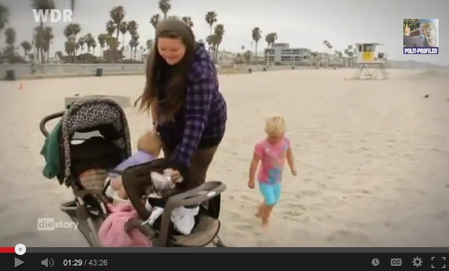 Ember mit Tchtern am Strand von San Diego