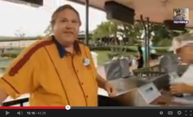 Larry Dotsen als Kontrolleur                  bei Disney Land