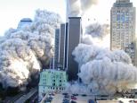 La nube de polvo de
                              la torre sur cubre todo hasta casi 20
                              pisos. Vista de apr. del piso 10, nubes 4