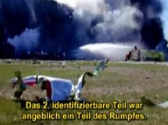 Partes de destrozos delante del
                            Pentgono. Dicen las autoridades que seran
                            partes de un Boeing 757 explotado.