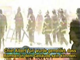 El reportero Dawson informa que el
                              jefe de los bomberos de Nueva York, Albert
                              Turi, tiene una noticia sobre bombas en
                              las torres del WTC.