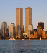 Die
                    WTC-Türme vor dem 11. September 2001. Die Türme
                    stellen selbst eine "11" dar
