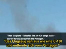 Frachtflugzeug bzw. ein elektronisches
                        Kriegsflugzeug C-130 fliegt ber dem brennenden
                        Pentagon