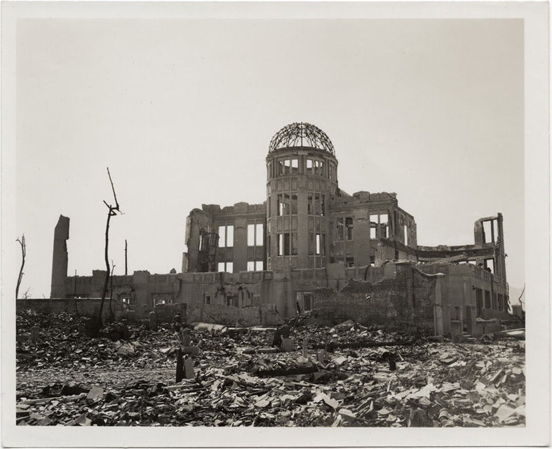Hiroshima, Industrue- und
                  Handelskammer, November 1945