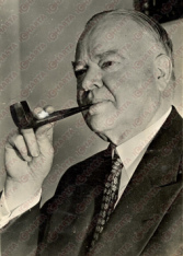 Herbert Hoover mit Pfeife, Portrait 1940