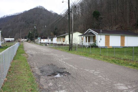 Lindytown soll zugeschttet und vernichtet
                        werden, und die Berge dahinter soll es auch
                        nicht mehr geben...