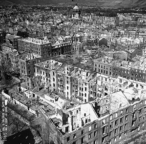 Vete "EUA":
                            bombardeo de tormenta de fuego, p.e. en
                            Würzburg 1945
