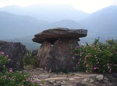 Dolmen in
              Kerala in Indien