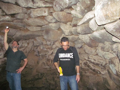 Die runde
                Halle des historischen Erdkellers (root cellar) von
                Upton