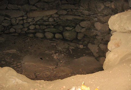 South Royalton, Roof cellar / Erdkeller,
                Innenansicht