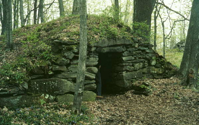 Calendar Site II, der
                rechteckig Erdkeller (Root cellar)