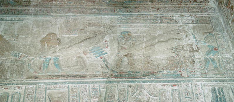 Relief mit 2 Glhbirnen hintereinander im Tempel
                von Dendera