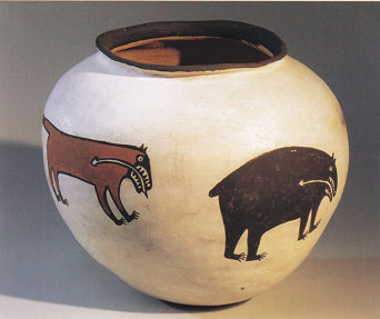 Storage jug of Zui primary nation
                              with a bear and a puma with heart lines