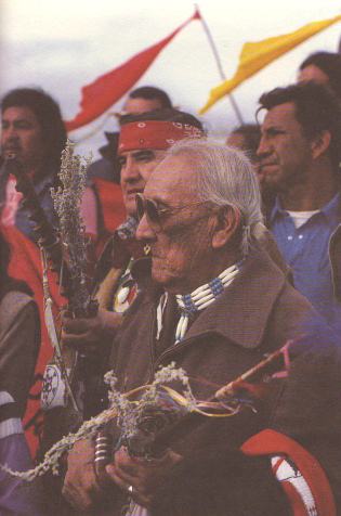 Frank Fools Crow am Wounded Knee,
                Fhrer der Lakota, 27.2.1983