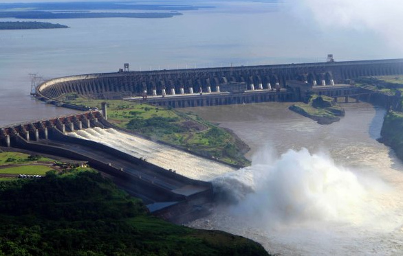 Der Itaipu-Staudamm soll dem neuen
                Staudamm "Belo Monte" Pate stehen