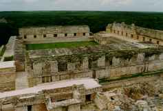 Maya in Yucatan in Uxmal: Viereck der
                          Nonnen