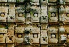 Maya in Yucatan in Kabah: Palast der
                          Masken "Codz Poop"