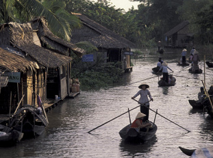 Ein armes Dorf im Mekong-Delta
              in Vietnam