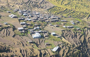 Ein Bergdorf der Tamang in Nepal