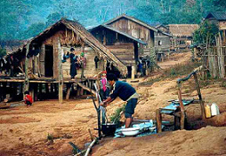 Ein Dorf der Lahu in
                          Thailand