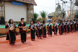 Musik- und Tanzgruppe der Lahu in
                          Thailand