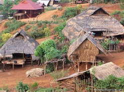 Thailand, ein Dorf der
                                        Yao / Mien