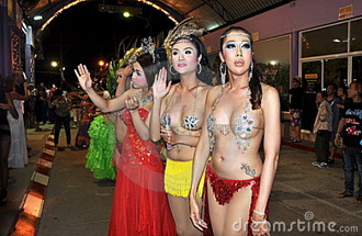 Hier sind Ladyboys,
                          wahrscheinlich in Thailand