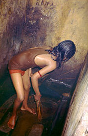 Toilette in Sonagachi in
              Kalkutta