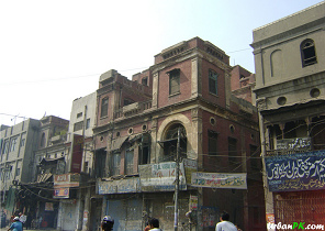 Lahore, houses in Hera Mandi
                        District