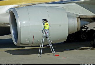 Engine of a Boeing777-312/ER with the
                        length compared with a mechanic