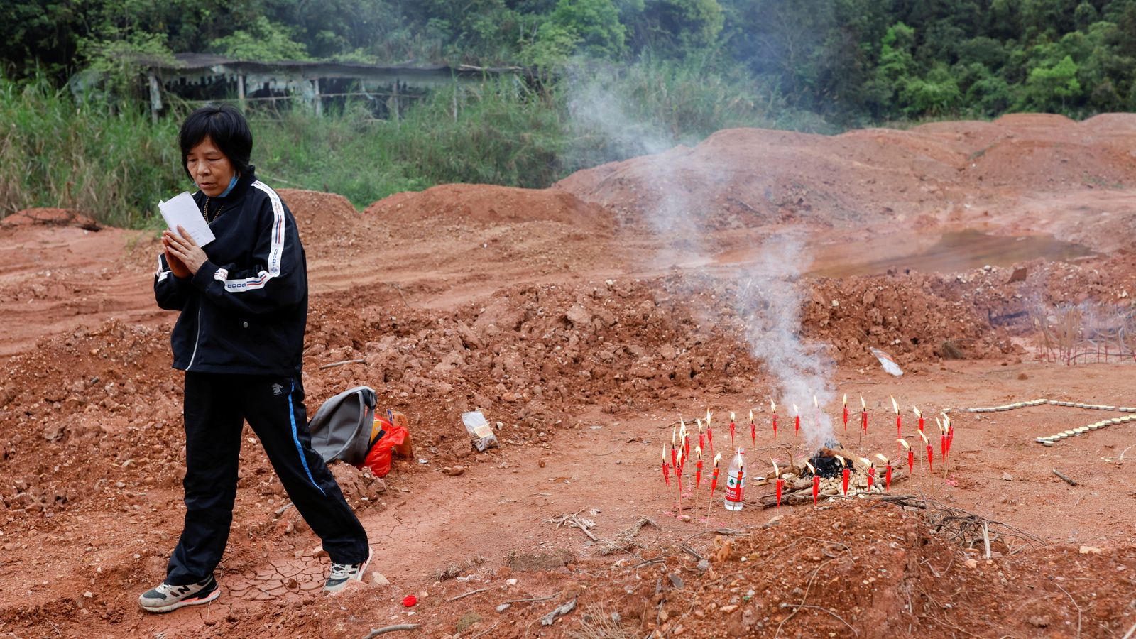 On fresh earth
                      a Buddha ritual with candles was hold for the
                      alleged dead